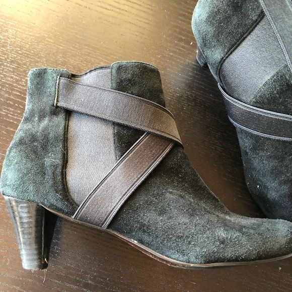Cole Haan black suede pull on ankle boot kitten heel cross design front 7.5 - Picture 2 of 9